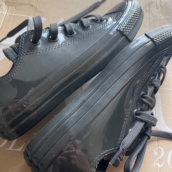 NEW WOMENS CONVERSE METALLIC SNEAKERS GRAY 5.5 - Picture 2 of 12